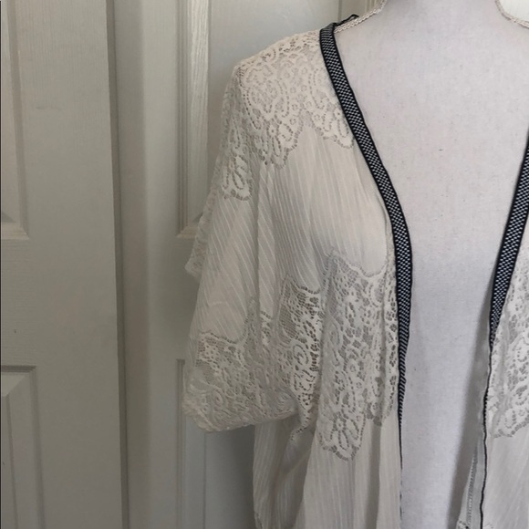 Bebe - Picture 2 of 4